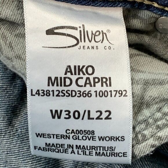 Silver Jeans Capri sz 30 X 22 Suki Dark Wash Inseam 23.5" - Picture 9 of 10